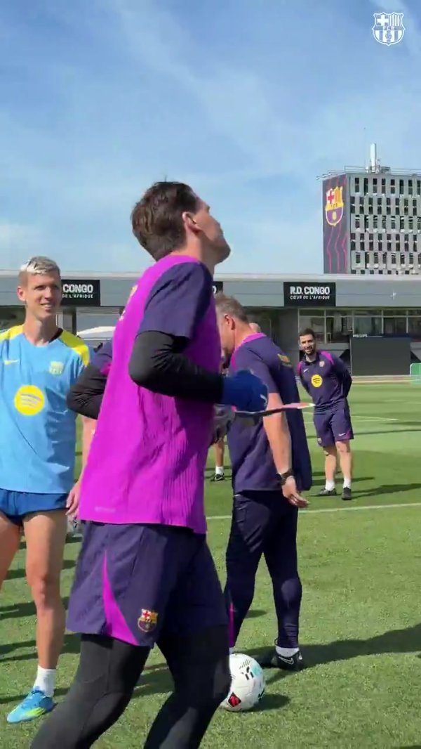 网络配资门户 什琴斯尼迎来36岁生日，巴萨队友拍打仪式为他庆生